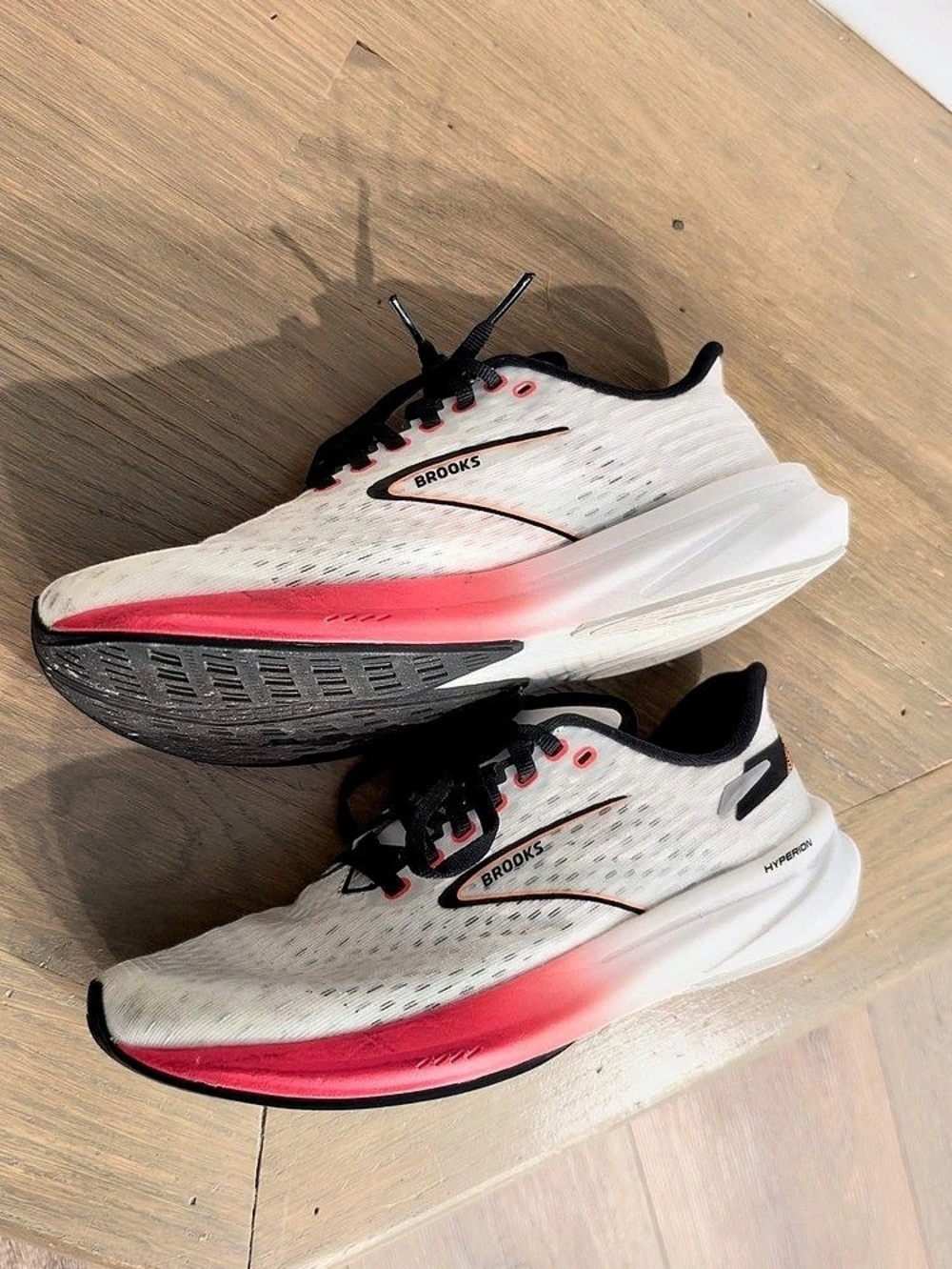 Women’s Brooks Hyperion Tempo Running Shoes, Size 8.5